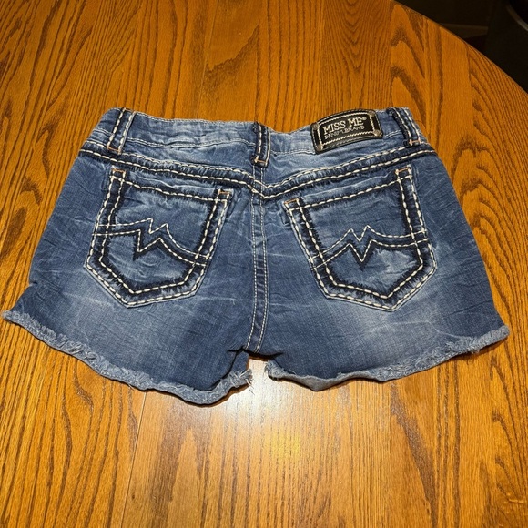 Miss Me Shorts Size 30 - Picture 4 of 4